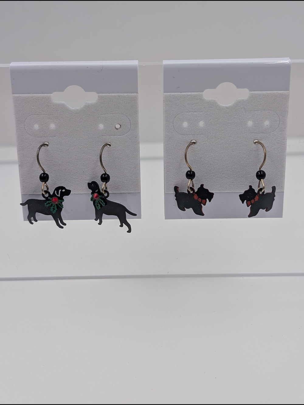 ​Christmas Dog Earring Set: Black Lab Wreath & Scottie Dog Red Bow Dangles Bb75 - Picture 3 of 5
